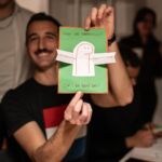 La pioggia fuori dalla finestra, vin brulè, waffel fatti in casa e le mani tutte colorate.

La "Mulled Sunday" di @alinahbz , @chautmn e @marie.herlein .

Una bella occasione per stare insieme, calarsi nel mood festivo e creare i propri personalissimi regalini.