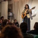 Domenica scorsa siamo stati felici di ospitare @sofarsoundsroma nel nostro salottino e di conoscere così i 3 artisti segreti @emanuelecolandrea , @deltadelrio_ (di cui non siamo riusciti a scattare foto, sorry) e @annacastiglia_ .

Grazie a @daniele_de_gregori_official e a tutto il fantastico team.

Qualche scatto per ricordarci il momento.
(Tutto il materiale sarà disponibile sui loro canali)