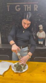 Nel 2024, dentro e fuori un semplice appartamento, abbiamo fatto più cose di un influencer medio. Tutte in un “Wrapped” non ci stavano. 

Beccatevi la metà del 2024 Together. 
L’altra metà ve la lasciamo immaginare. Se invece c’eravate, ne avrete sicuramente immagini indelebili. 

Grazie a chi c’è stato e chi ci sara nel 2025.
#wrapped #2024